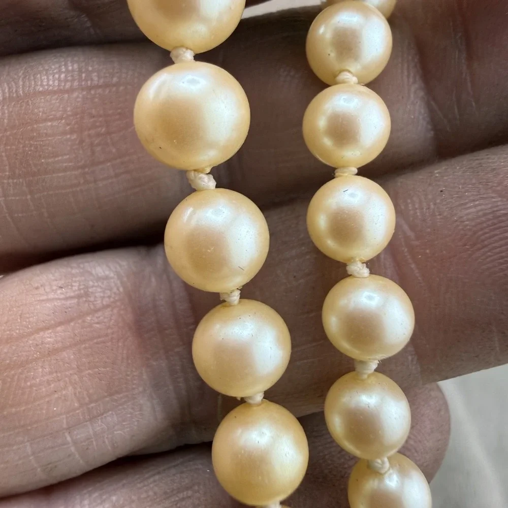 Vintage Estate Necklace Glass Beaded Imitation Pearl Knotted Cream 20in